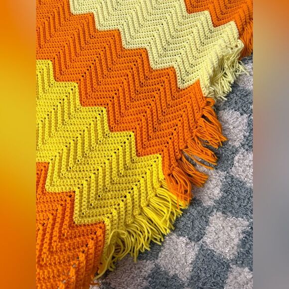 VTG Crochet Afghan Chevron Handmade Sunshine Retro Boho Fringe Orange Yellow L - Picture 5 of 9